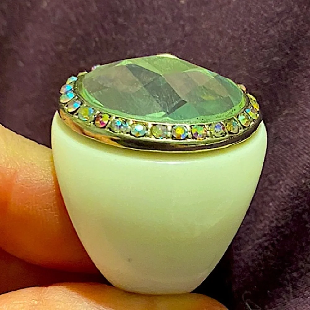 ❤️White RING.  CHUNKY DIAMOND 💎 - Picture 3 of 4